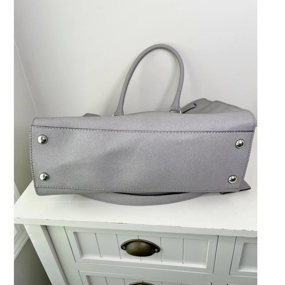 29-Michael Kors pearl gray handbag - Picture 2 of 15